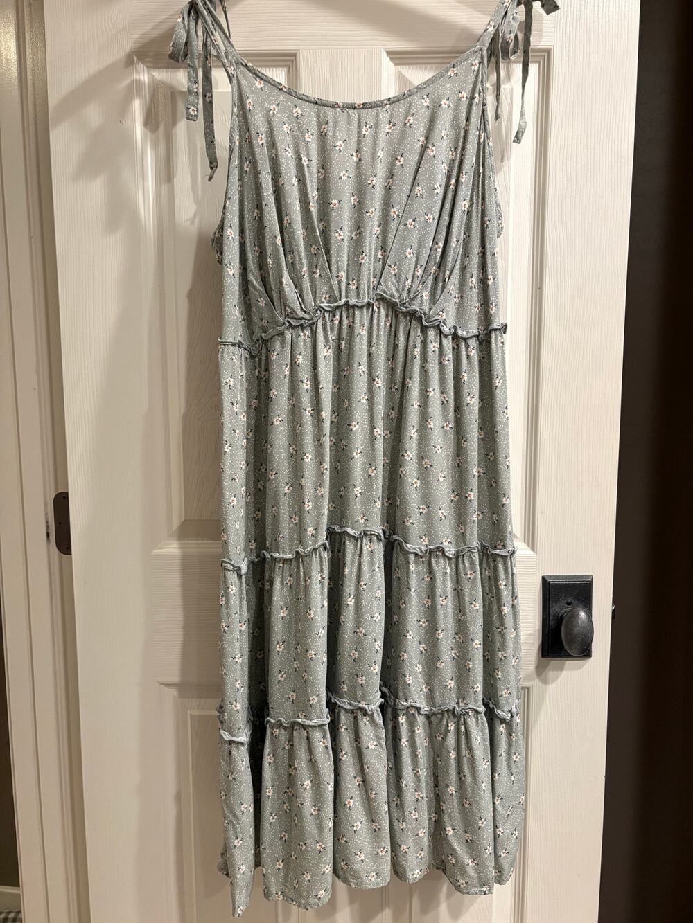 Boutique Sage Green Ditsy Daisy Floral Print Sundress Size 1X Cottagecore Casual